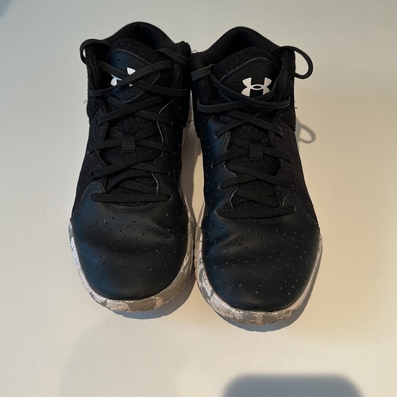 Under Armour Grade School Jet 21 Basketball - Picture 4 of 5